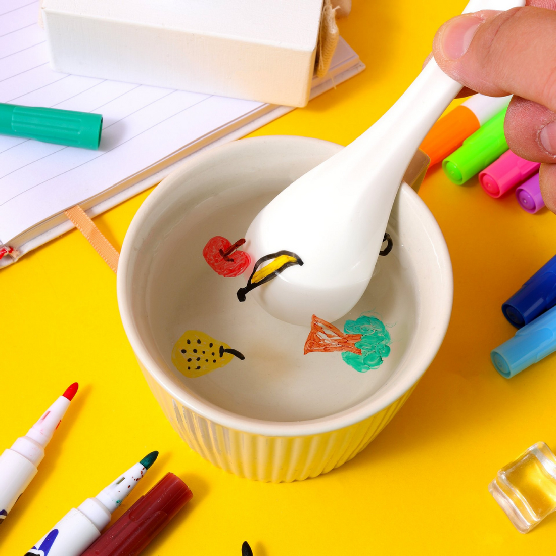 Rotuladores mágicos 😍😍 . Marcadores al agua cuchara . Hacé tus dibujos en la cuchara y ponelos en el agua y luego colocatelos como tatuajes temporales 💞 . Recién ingresan y
